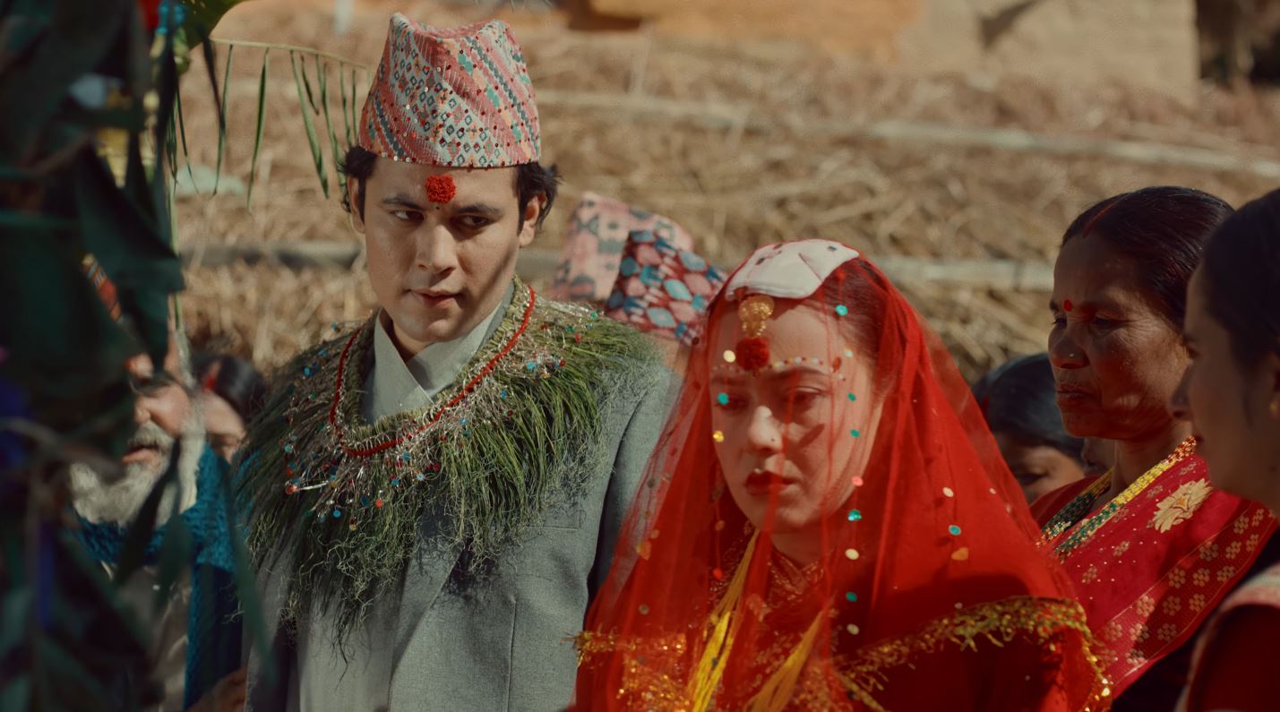 ‘गौँथली’को गीतमा बेहुला–बेहुली बने अरुण र सिम्रन