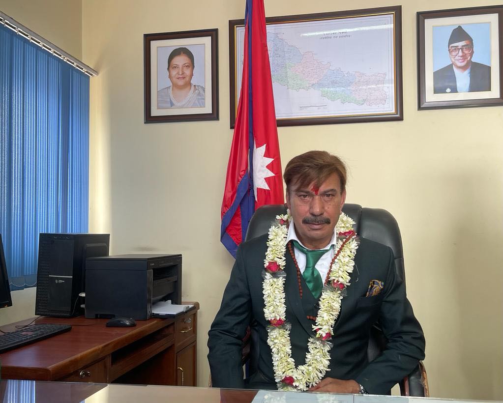 भुवन केसीले विदेशी फिल्म रोक्न सक्लान् ?